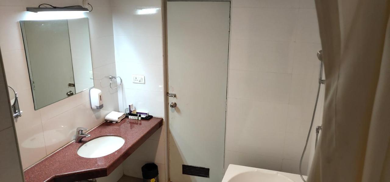 Hotel Saptagiri Haidarábád Kültér fotó