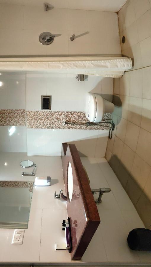 Hotel Saptagiri Haidarábád Kültér fotó