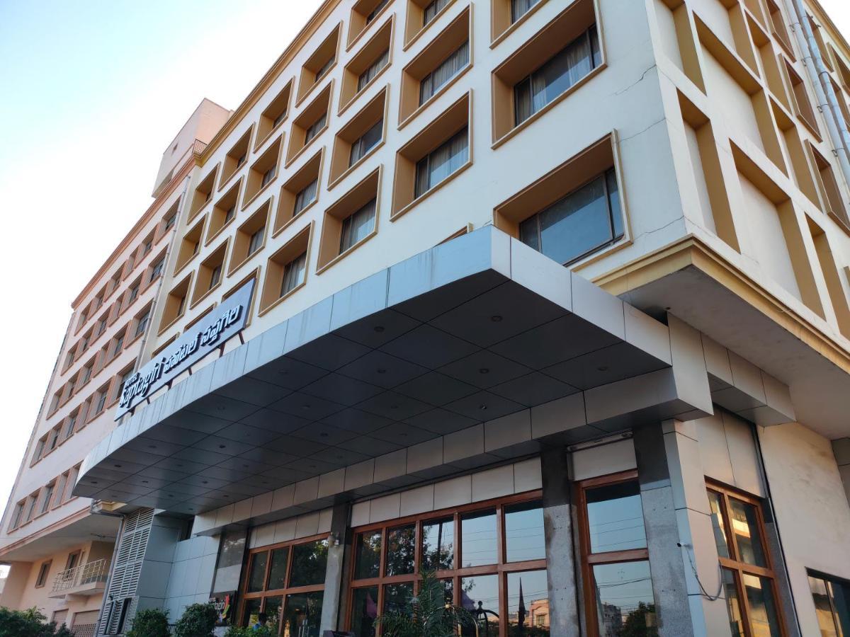 Hotel Saptagiri Haidarábád Kültér fotó