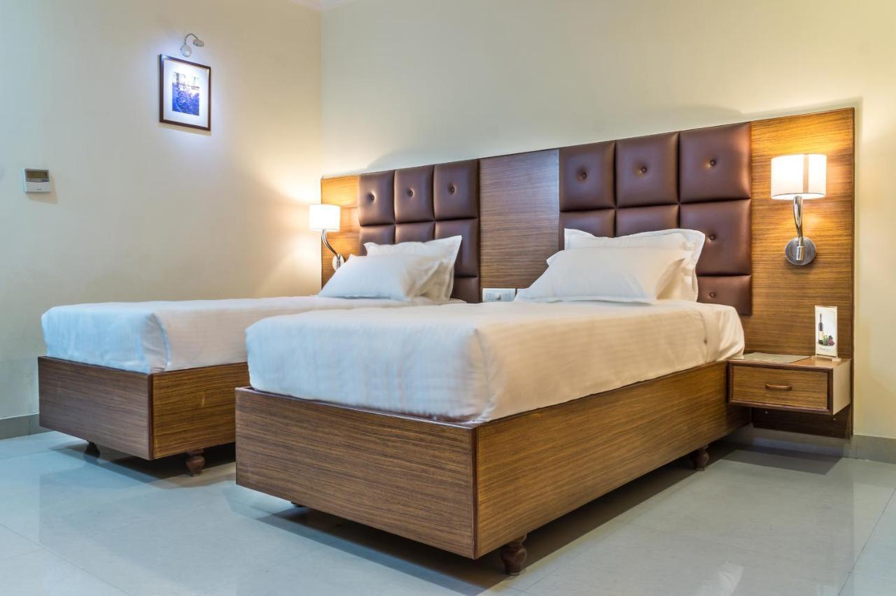 Hotel Saptagiri Haidarábád Kültér fotó