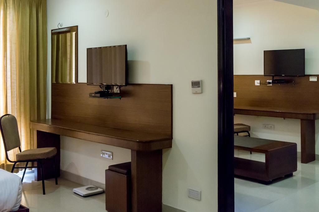 Hotel Saptagiri Haidarábád Kültér fotó
