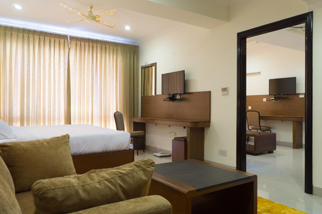 Hotel Saptagiri Haidarábád Kültér fotó