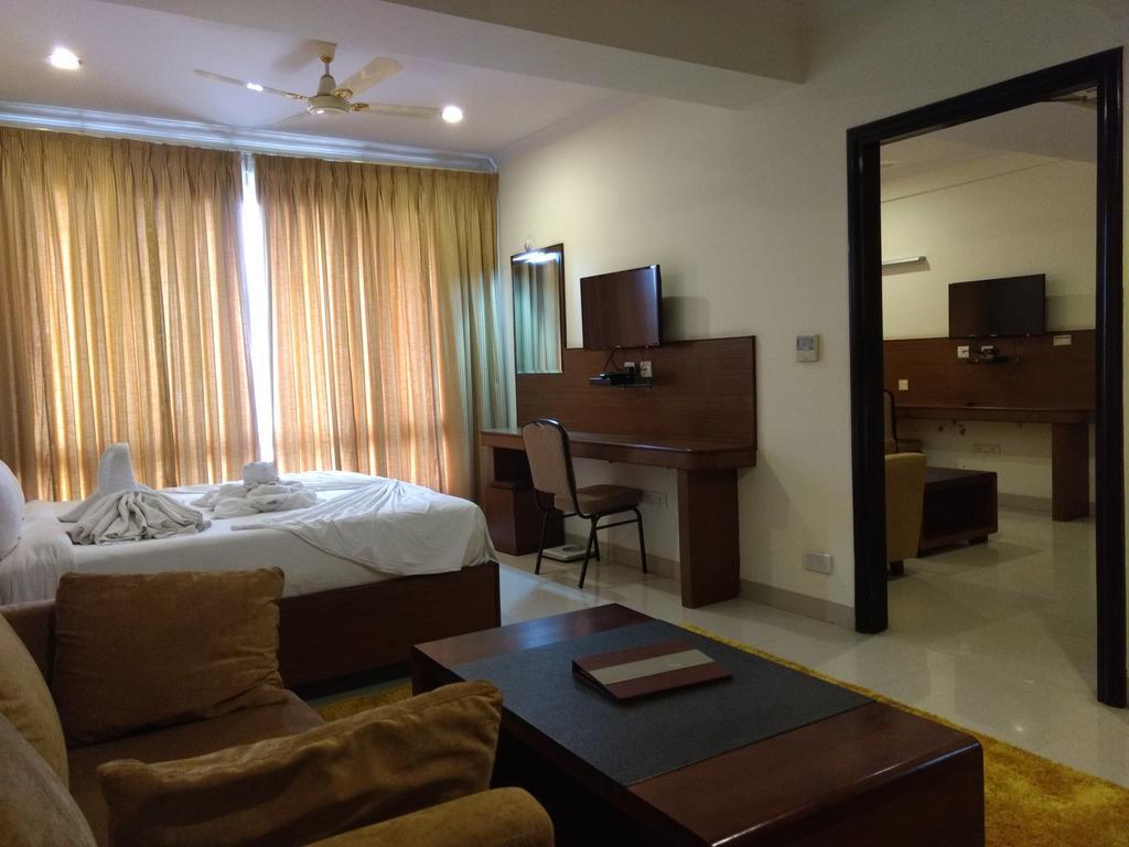 Hotel Saptagiri Haidarábád Kültér fotó